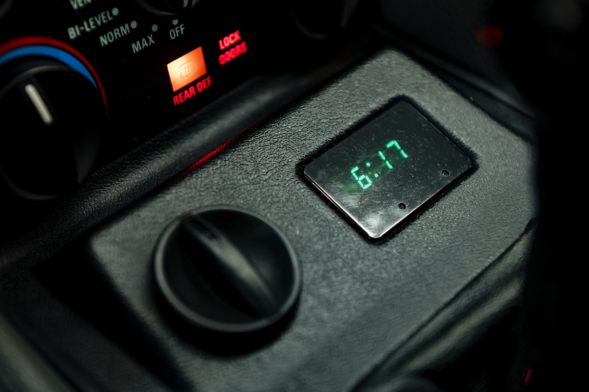 12万3200ドル（邦貨換算約1420万円）で落札されたデロリアン「DMC-12」（C）2021 Courtesy of RM Sotheby's