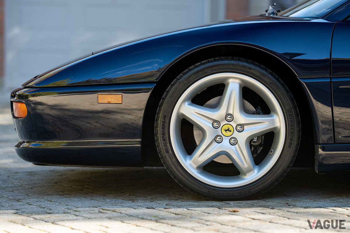 14万8500ドル（邦貨換算約1700万円）で落札されたフェラーリ「F355スパイダー」（C）2021 Courtesy of RM Sotheby's