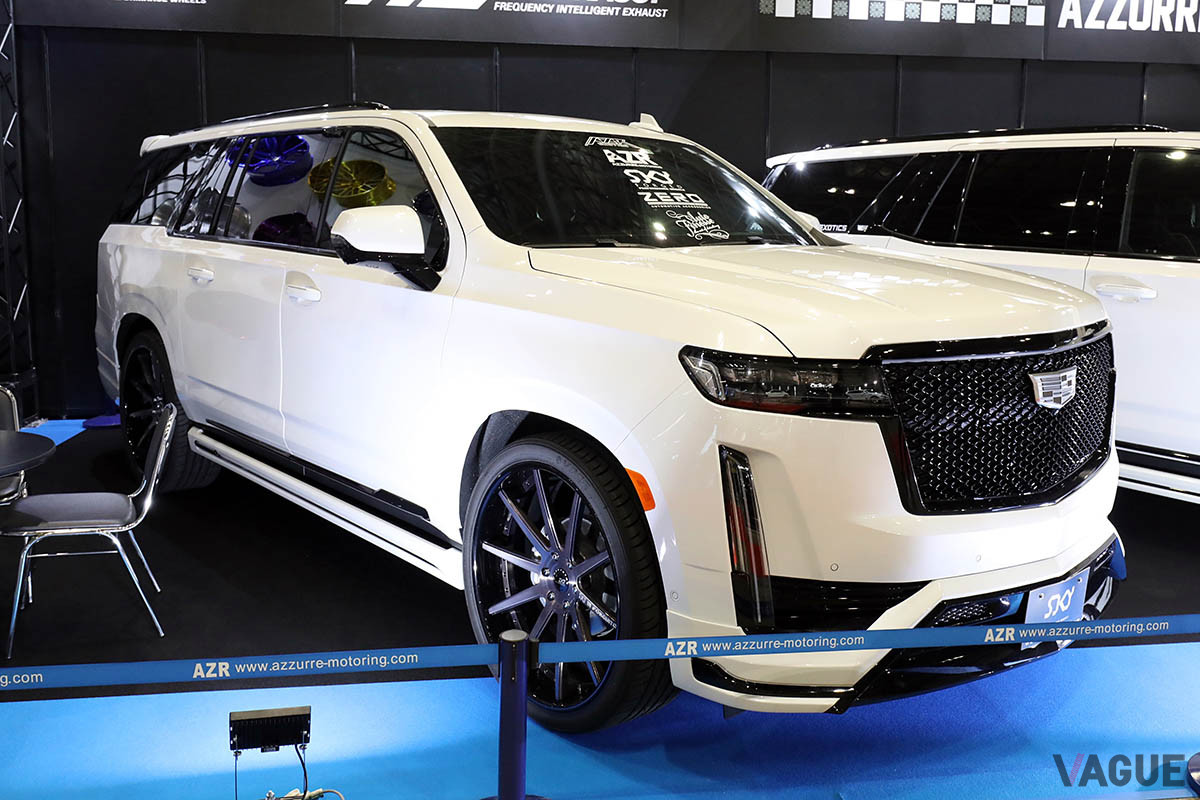 ただでさえ威圧感のある「エスカレードESV」がさらに威圧感たっぷりに