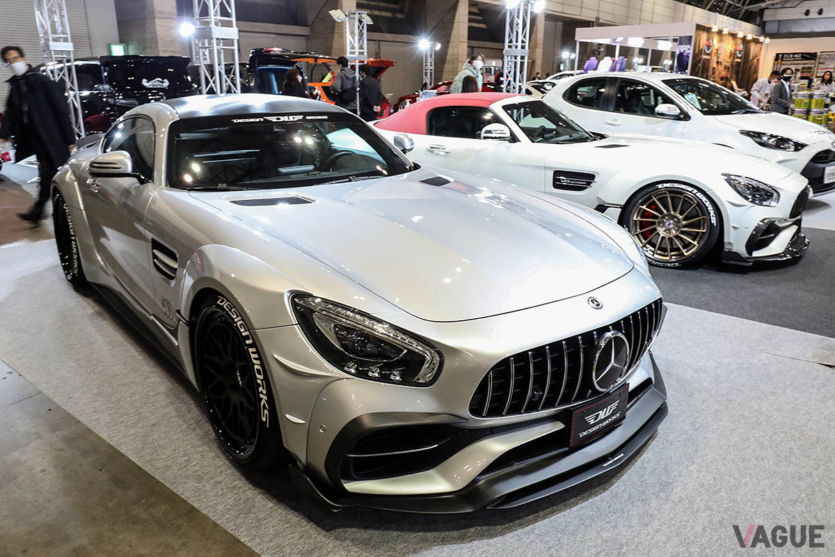 DESIGNWORKSは、メルセデスAMG「GT」と「GTロードスター」の2台を展示
