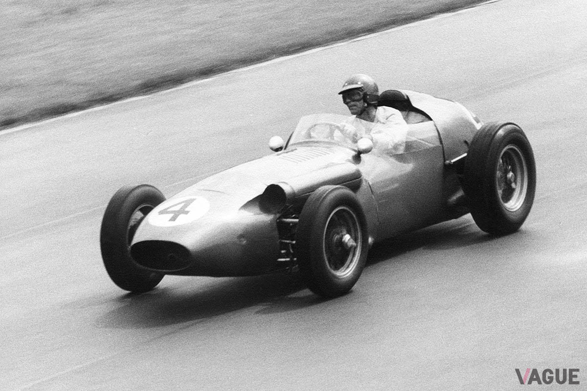 1959年、ブリティッシュGPを走るシェルビーがドライブする「DBR4」