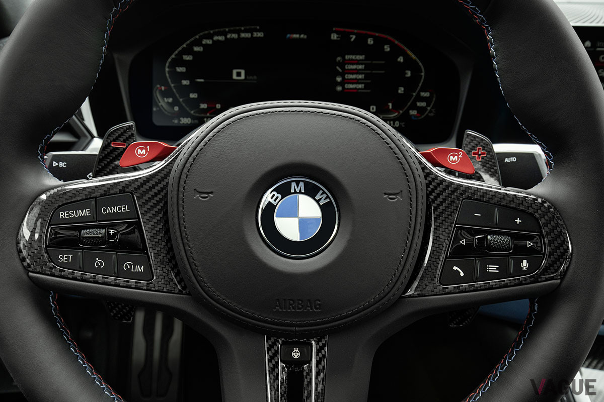 BMW「M4クーペ コンペティション トラックパッケージ」のステアリングホイール
