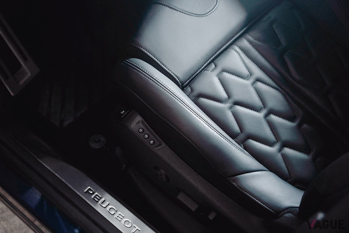 プジョーのCセグメントSUV 新型「3008」の内装