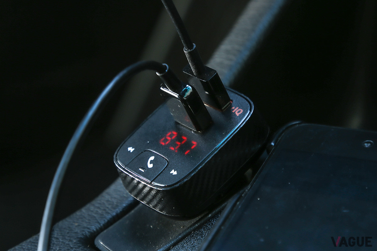 スマートフォンの充電にも使用できる