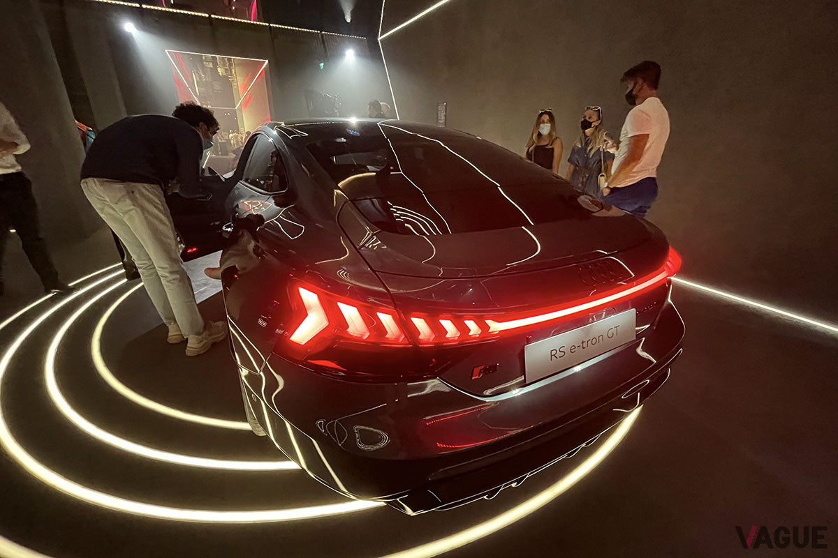 アウディ「RS e-tron GT」は、ポルシェ「タイカン」の兄弟車だ