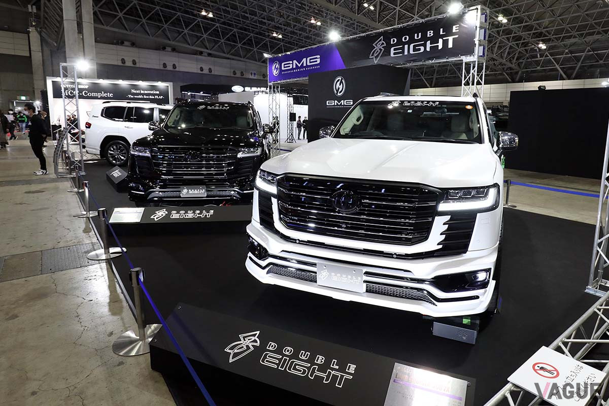 納車ウン年待ちといわれる「ランドクルーザー」を2台カスタムして出展しているだけでも驚き