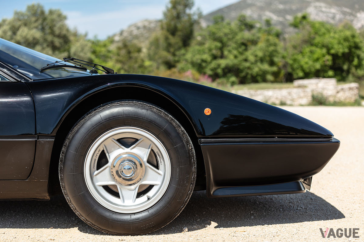 25万2500ユーロ（邦貨換算約3300万円）で落札されたフェラーリ「512BB」（C）2021 Courtesy of RM Sotheby's