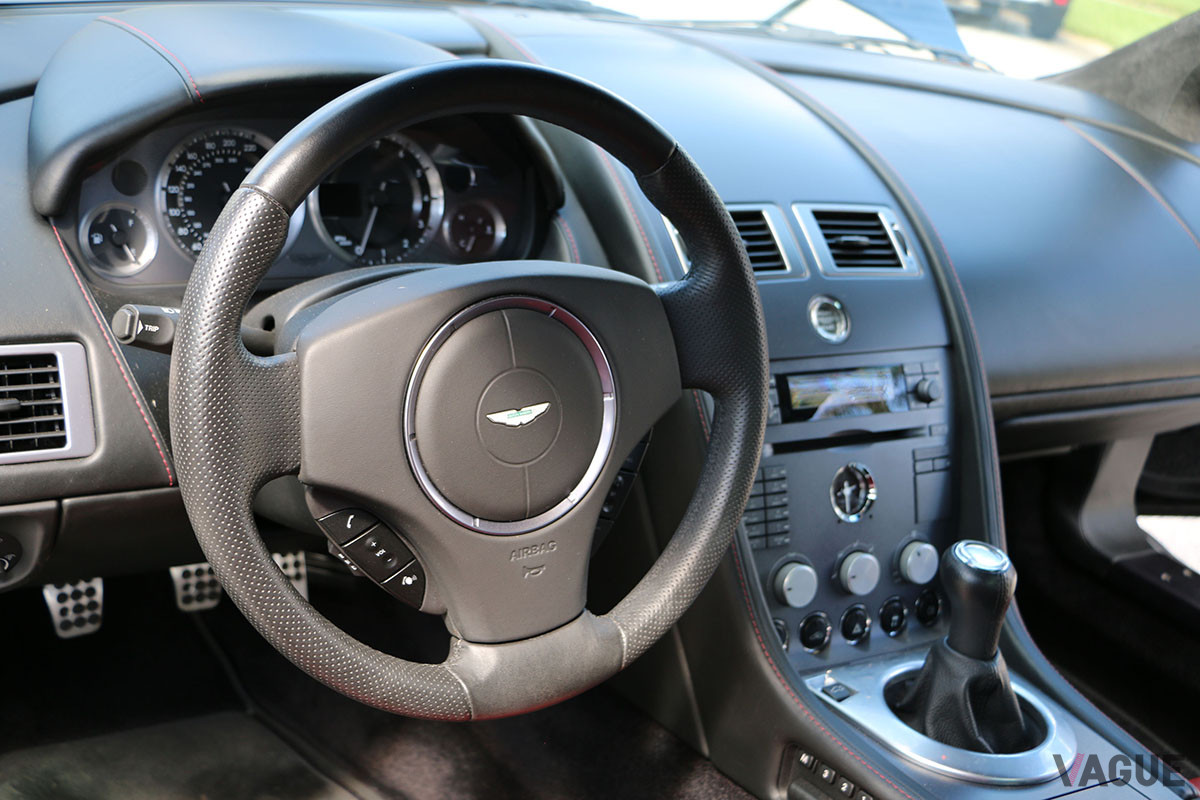 7万5000ドル（邦貨換算約860万円）で継続販売中のアストンマーティン「V8ヴァンテージ」（C）2021 Courtesy of RM Sotheby's