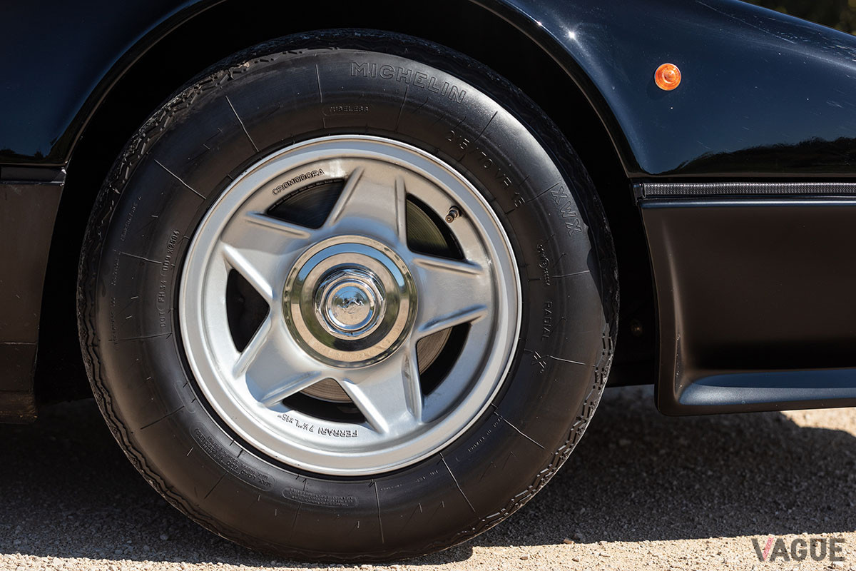 25万2500ユーロ（邦貨換算約3300万円）で落札されたフェラーリ「512BB」（C）2021 Courtesy of RM Sotheby's