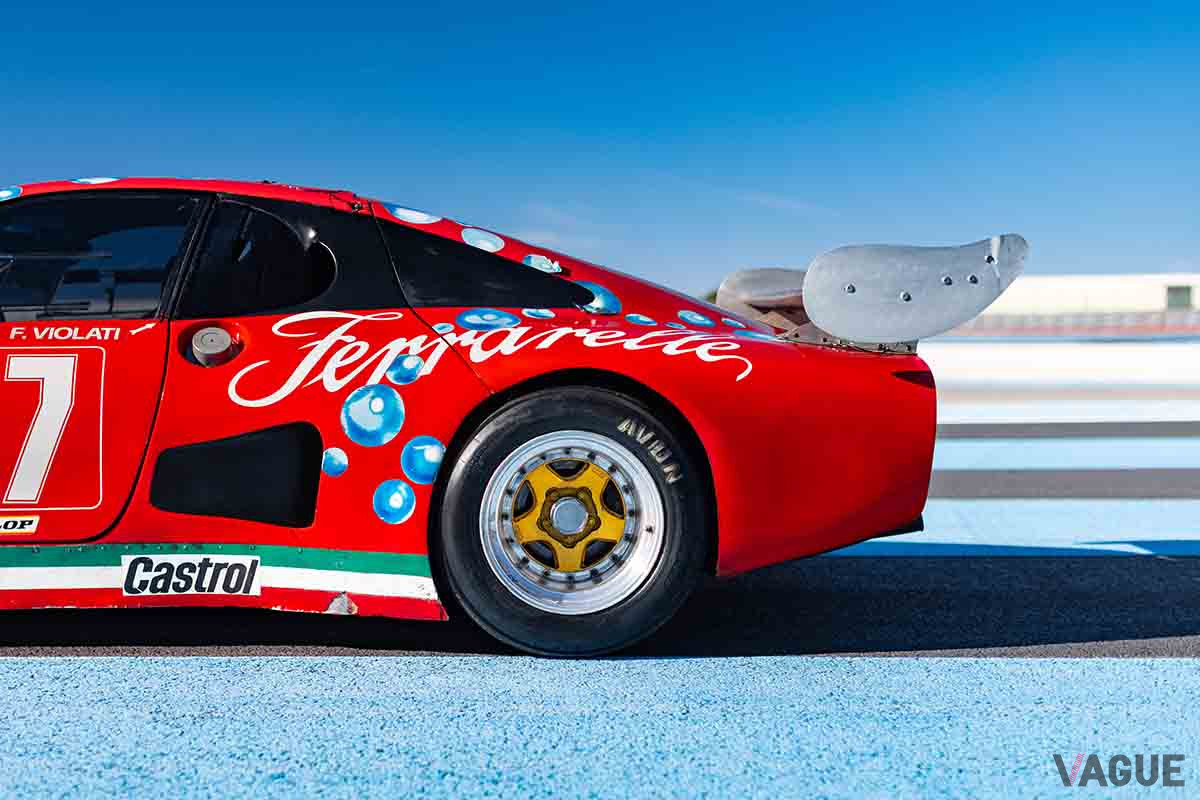 197万3750ユーロ（邦貨換算約2億5900万円）で落札されたフェラーリ「512BB／LM」（C）2021 Courtesy of RM Sotheby's