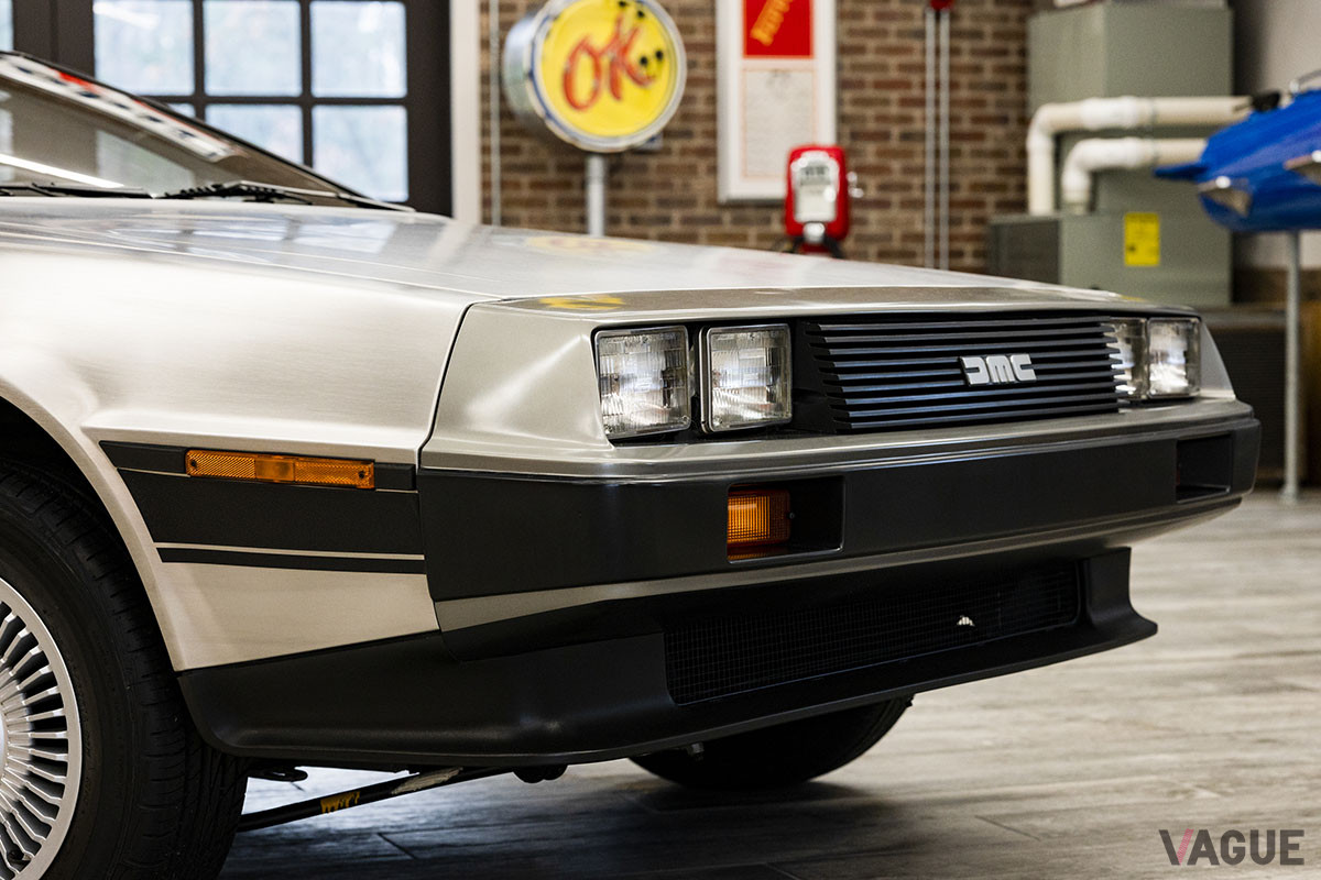 12万3200ドル（邦貨換算約1420万円）で落札されたデロリアン「DMC-12」（C）2021 Courtesy of RM Sotheby's