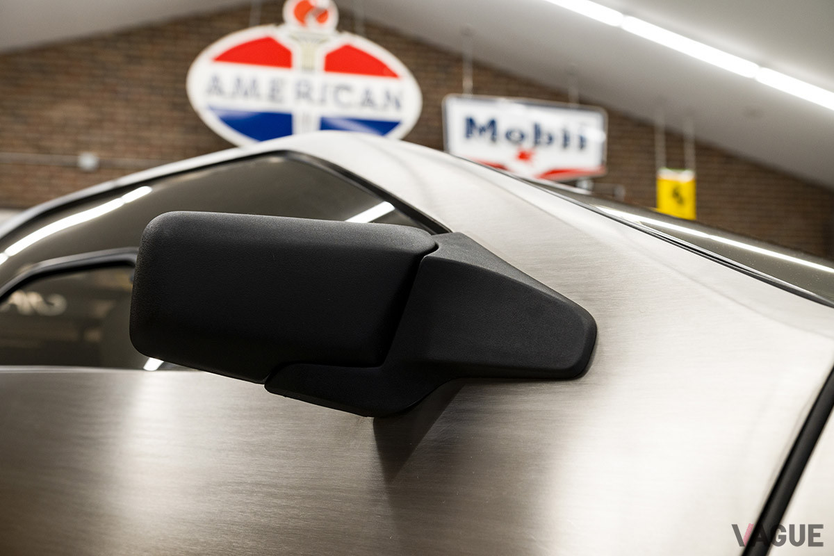 12万3200ドル（邦貨換算約1420万円）で落札されたデロリアン「DMC-12」（C）2021 Courtesy of RM Sotheby's