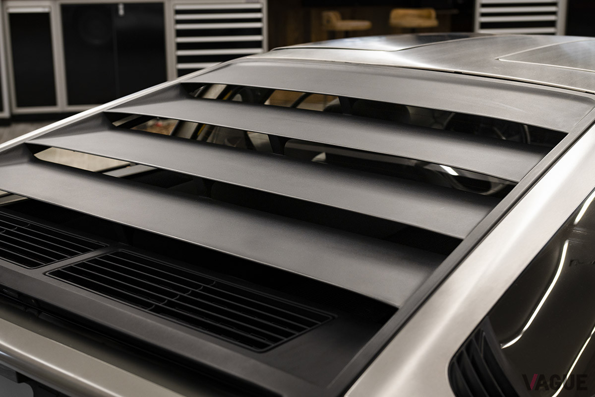 12万3200ドル（邦貨換算約1420万円）で落札されたデロリアン「DMC-12」（C）2021 Courtesy of RM Sotheby's