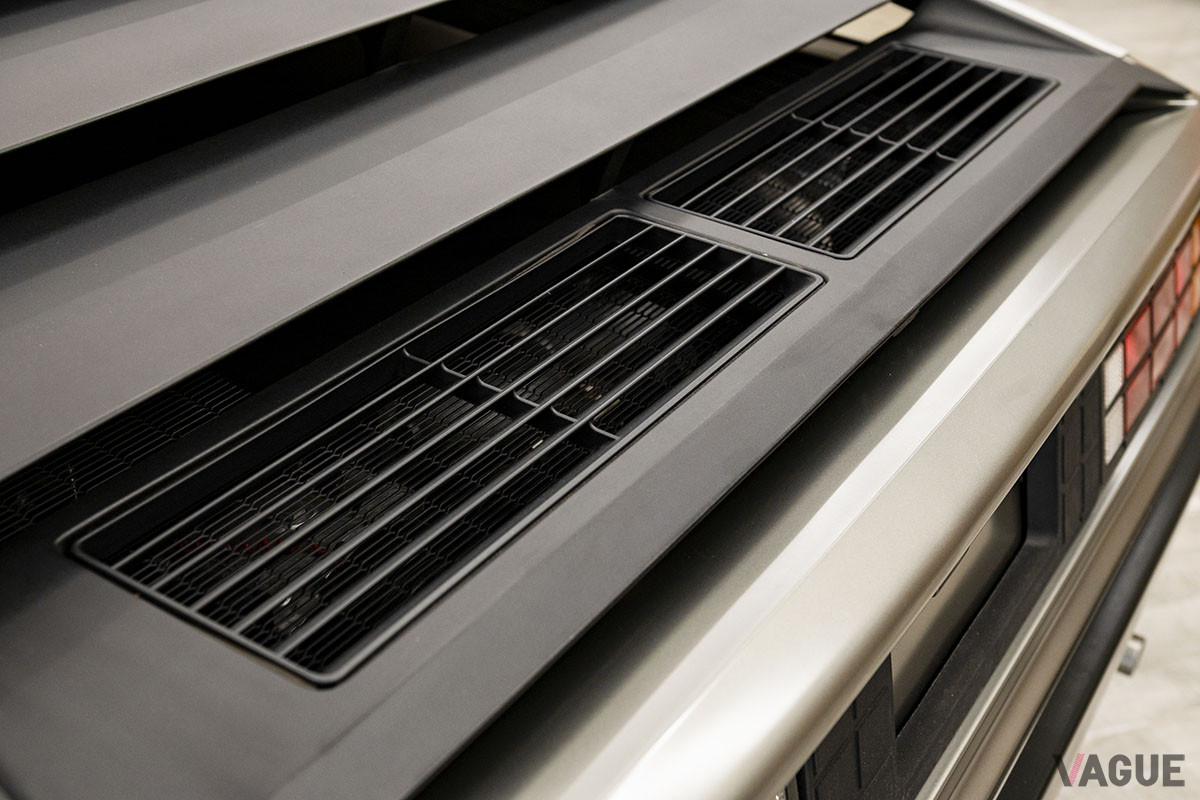 12万3200ドル（邦貨換算約1420万円）で落札されたデロリアン「DMC-12」（C）2021 Courtesy of RM Sotheby's