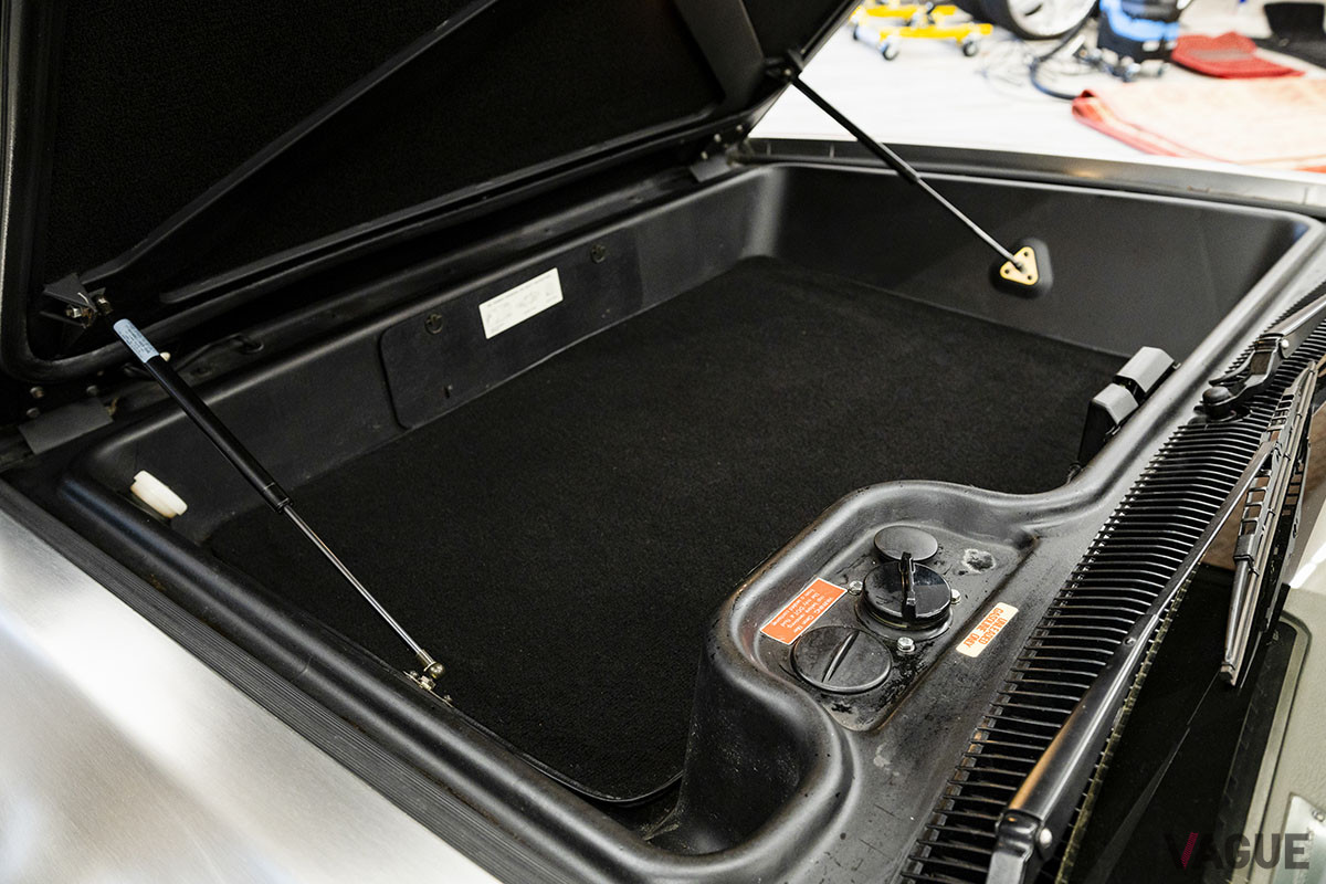 12万3200ドル（邦貨換算約1420万円）で落札されたデロリアン「DMC-12」（C）2021 Courtesy of RM Sotheby's