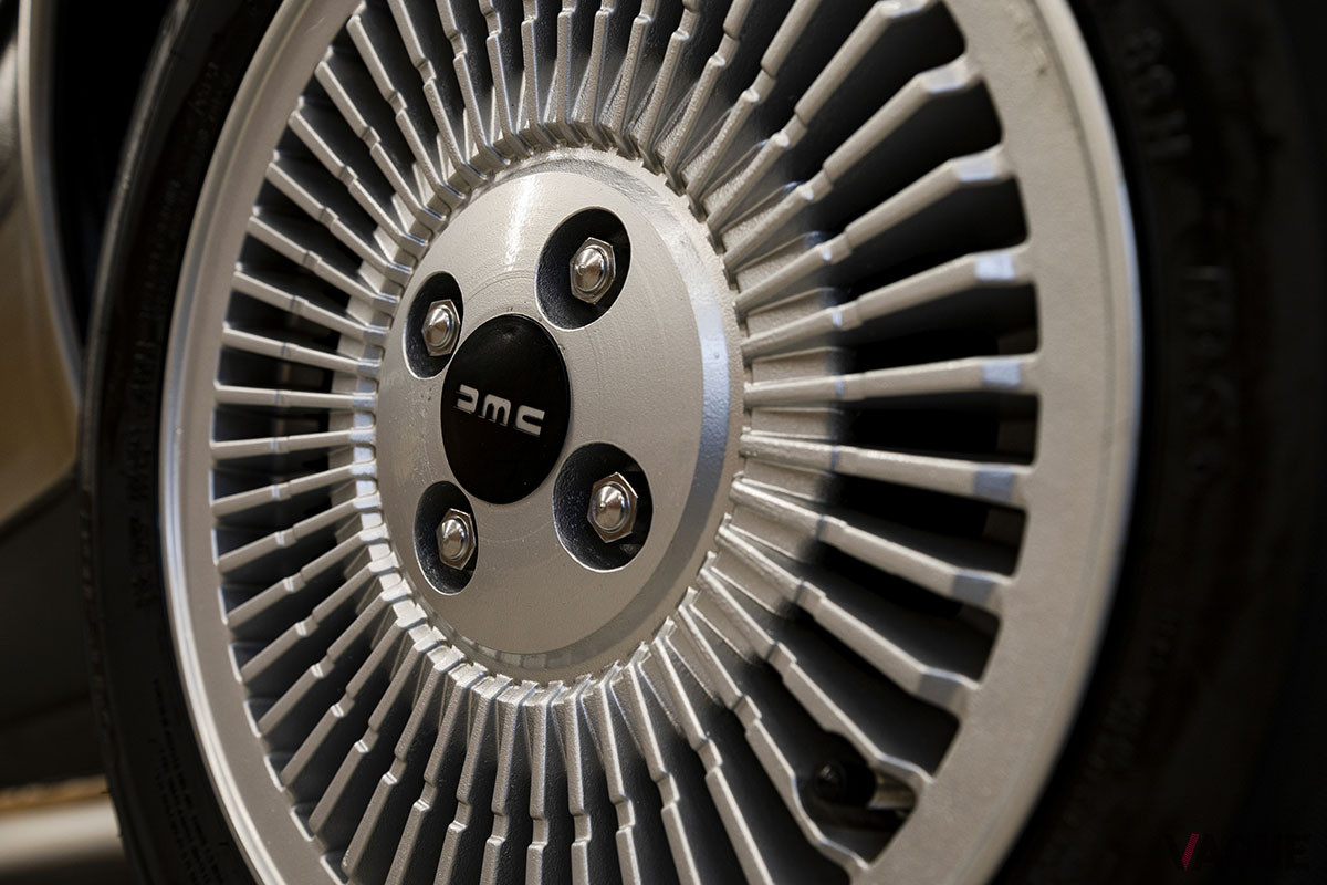 12万3200ドル（邦貨換算約1420万円）で落札されたデロリアン「DMC-12」（C）2021 Courtesy of RM Sotheby's