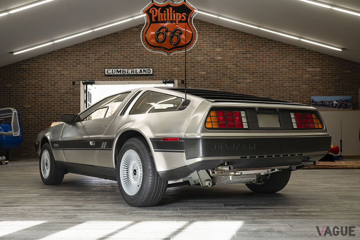 12万3200ドル（邦貨換算約1420万円）で落札されたデロリアン「DMC-12」（C）2021 Courtesy of RM Sotheby's