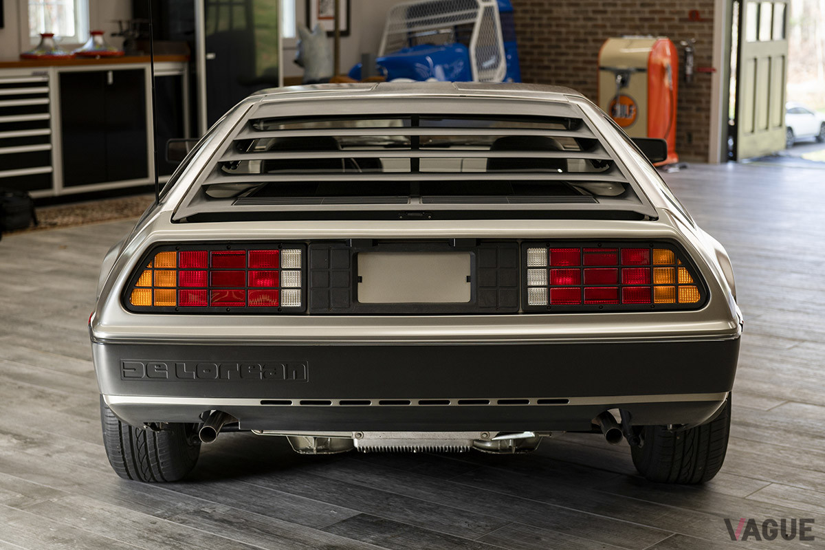 12万3200ドル（邦貨換算約1420万円）で落札されたデロリアン「DMC-12」（C）2021 Courtesy of RM Sotheby's