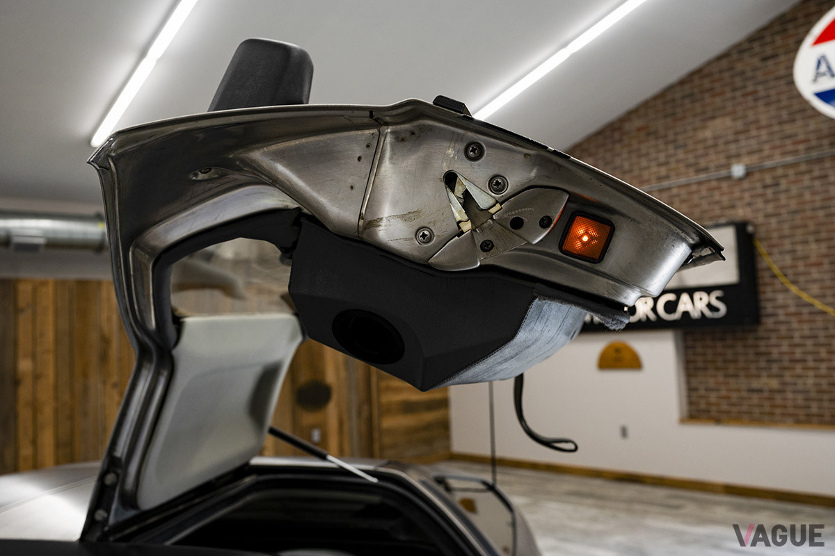 12万3200ドル（邦貨換算約1420万円）で落札されたデロリアン「DMC-12」（C）2021 Courtesy of RM Sotheby's