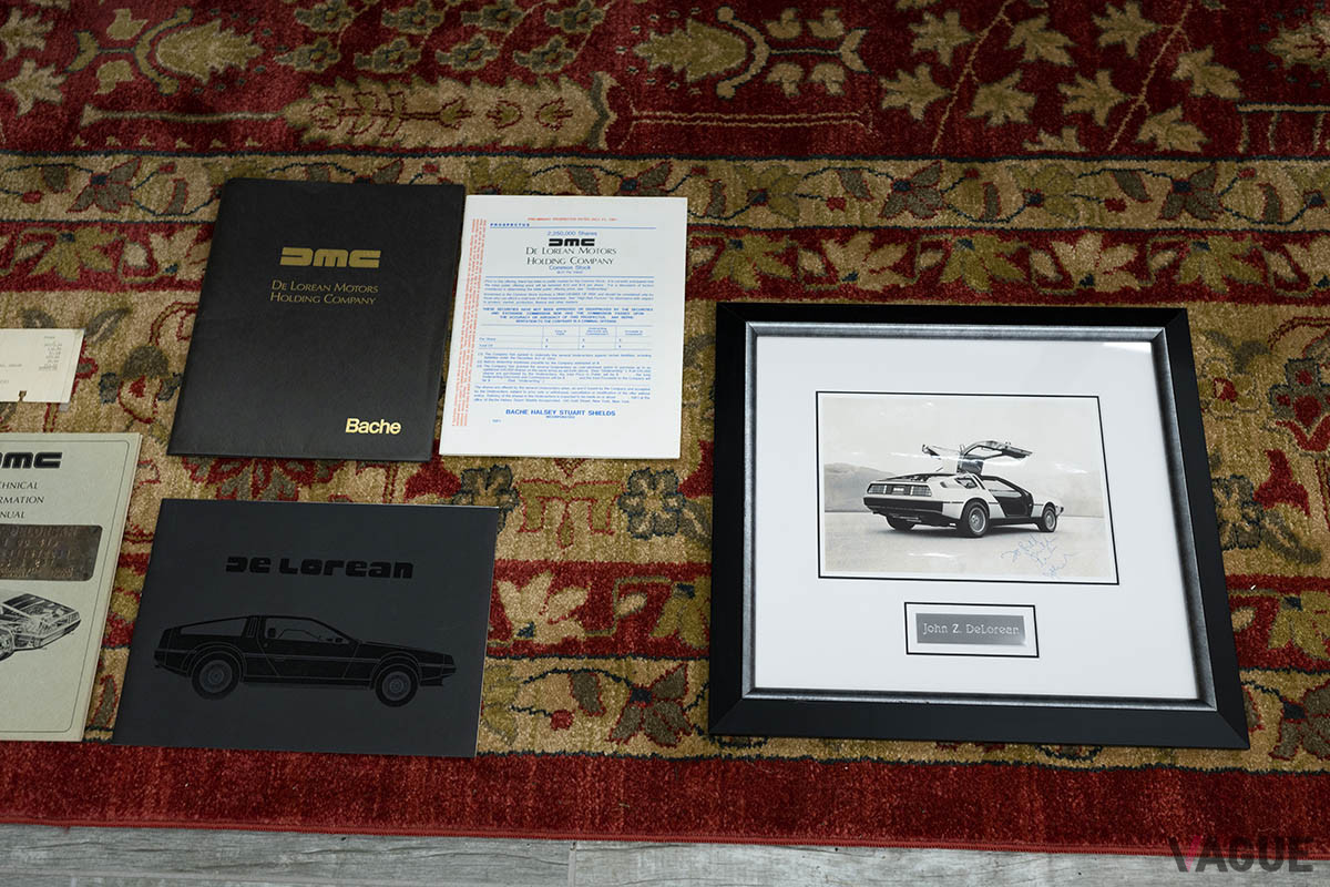 サービス記録やオーナーズマニュアル、パンフレットなども付属（C）2021 Courtesy of RM Sotheby's