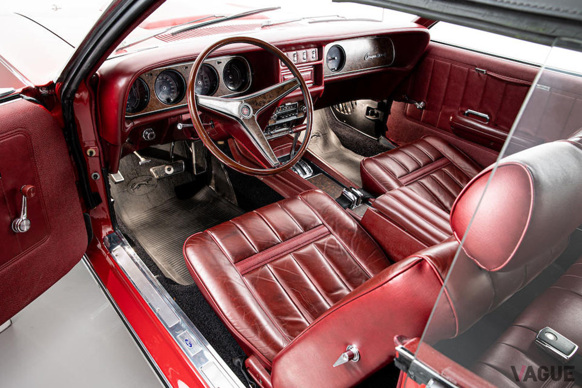 およそ5000万円で落札されたマーキュリー「クーガーXR-7コンバーチブル」（C）Bonhams 2001-2020