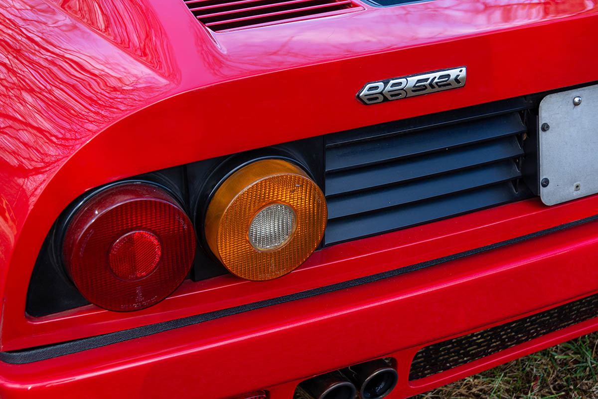 約2600万−3100万円の最低落札価格がついたフェラーリ「512BBi」（C）2020 RM Sothebys