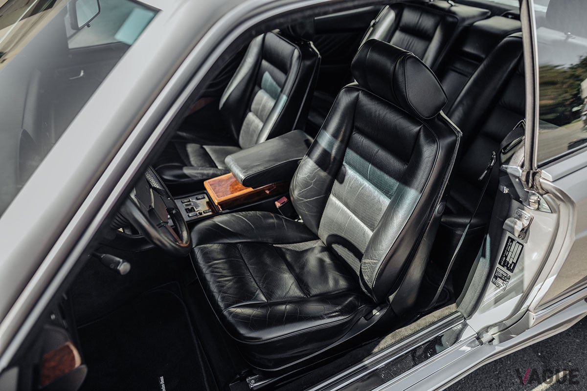 約2090万円で落札されたメルセデス・ベンツ「560 SEC AMG 6.0 ワイドボディ」（C）2020 RM Sothebys