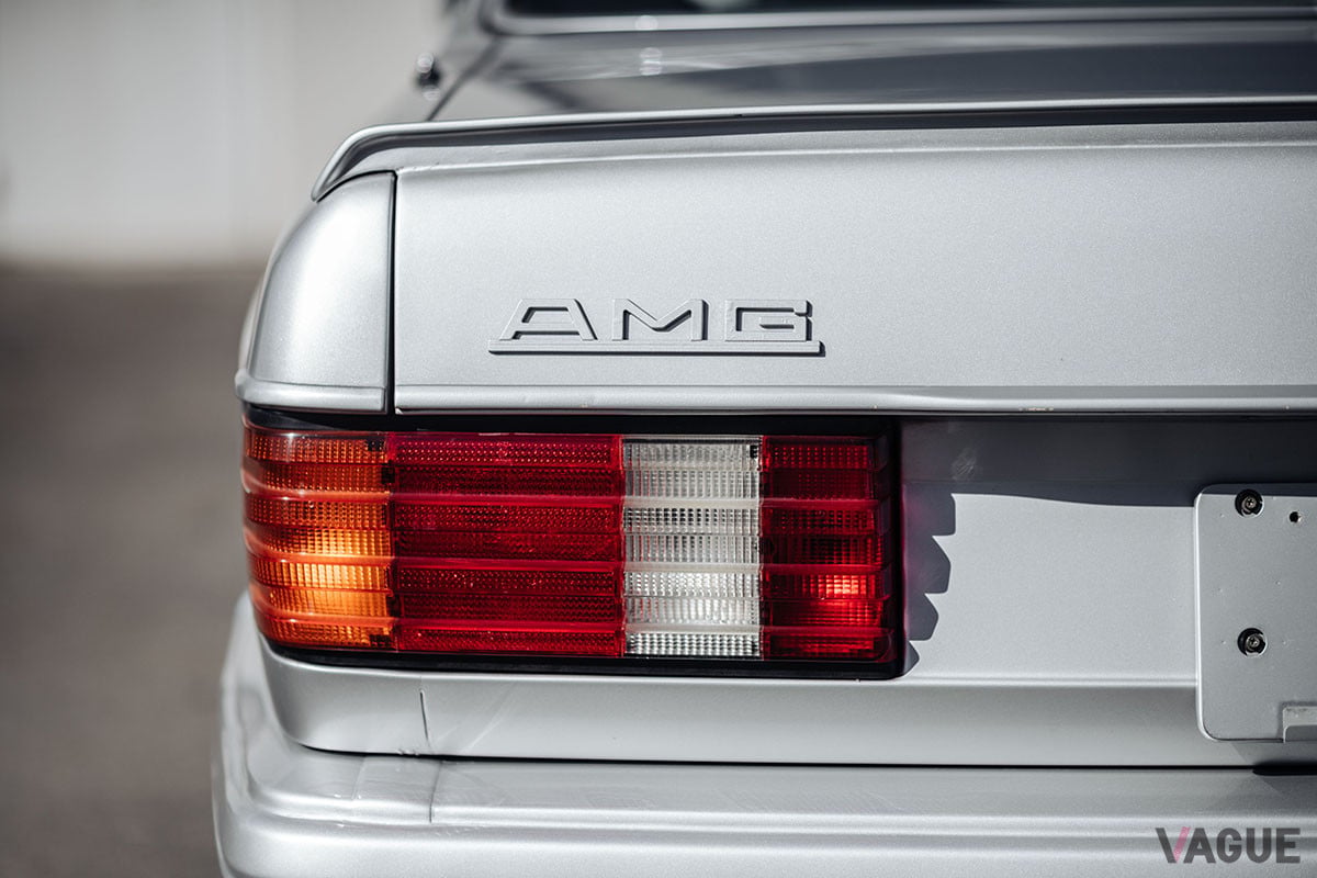 約2090万円で落札されたメルセデス・ベンツ「560 SEC AMG 6.0 ワイドボディ」（C）2020 RM Sothebys