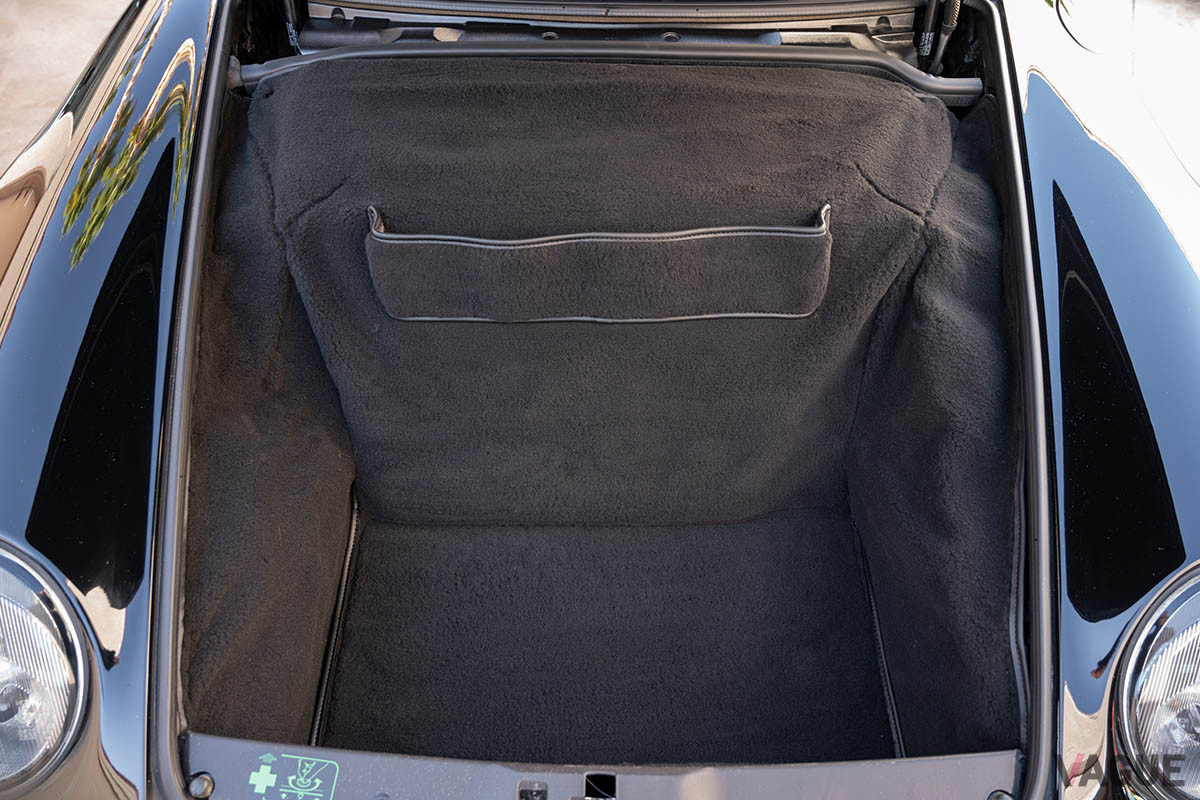 約7920万円で落札されたルーフ「ターボR」（C）2020 Courtesy of RM Sotheby's