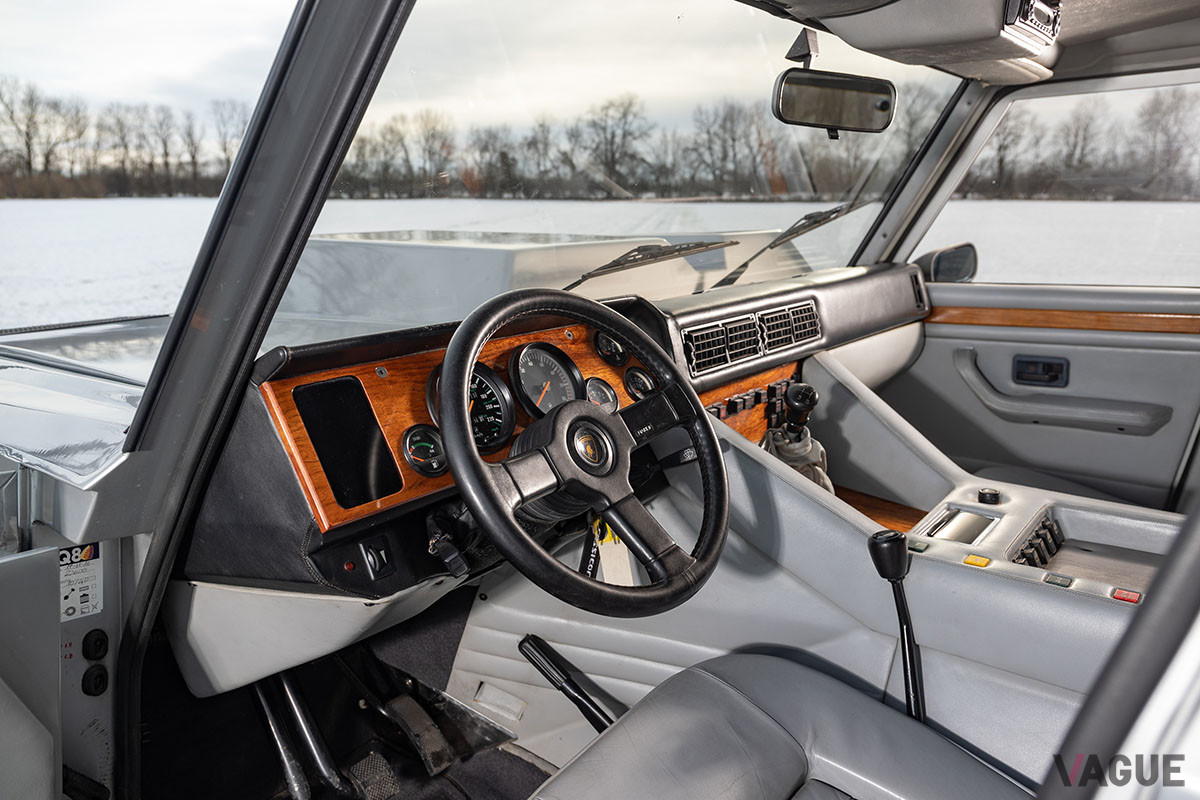 ランボルギーニ ウルス の先祖は3000万円オーバー 軍用として開発された チータ と民生用 Lm002 の違いとは Vague ヴァーグ