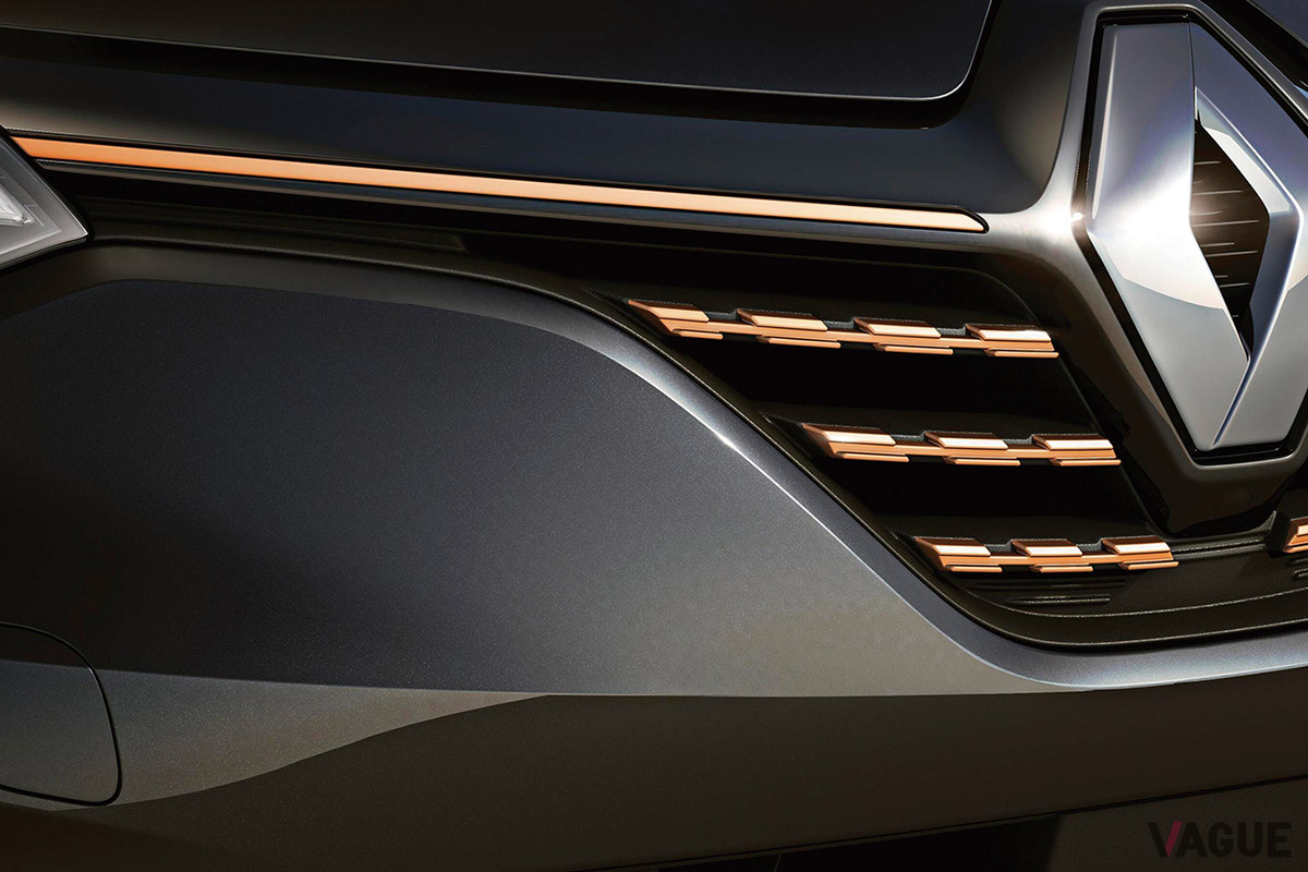 専用ブラスカラーに仕立てられた「フロントグリルフィニッシャー」