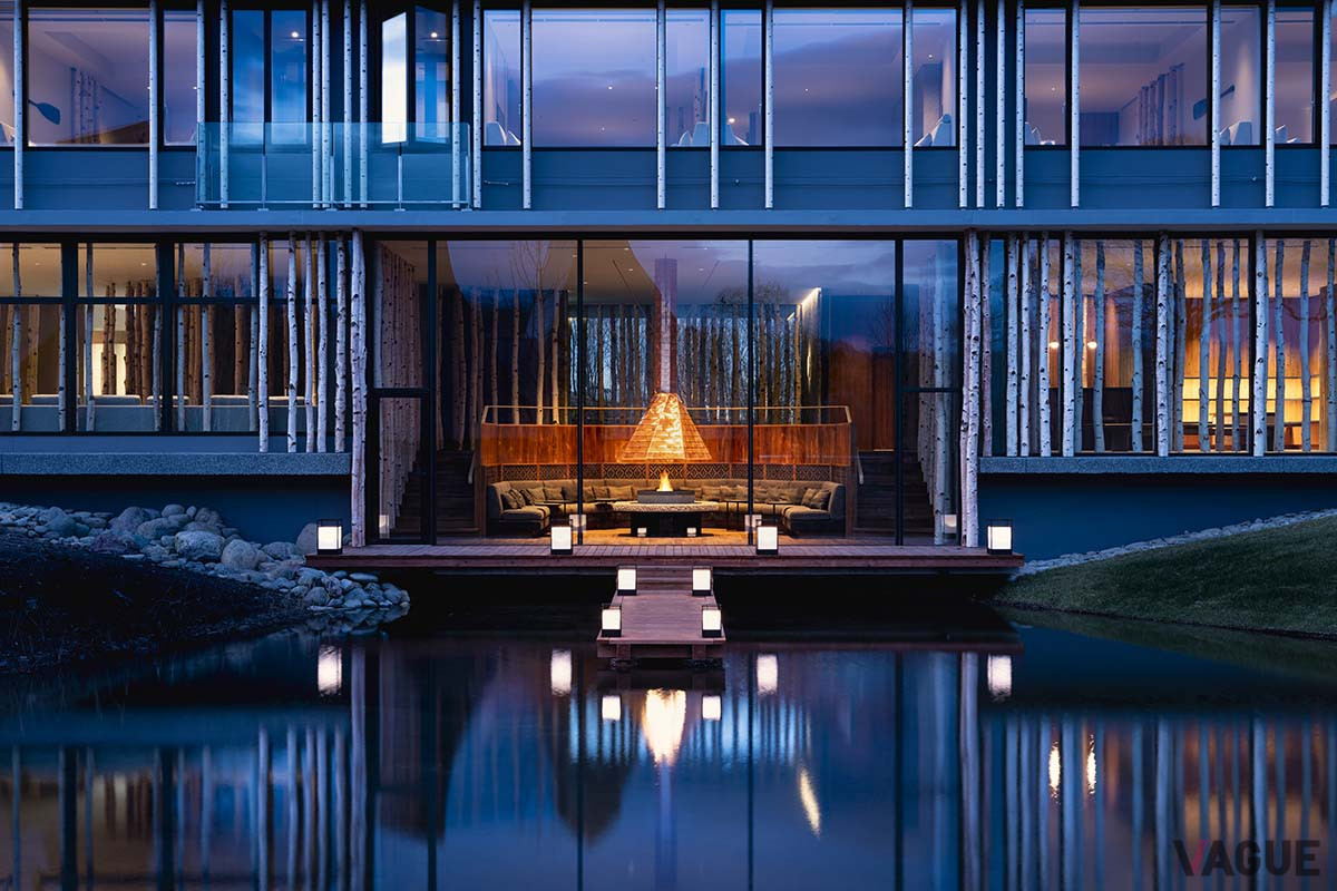“ポロト湖の懐にひたる、とんがり湯小屋の宿”というコンセプトどおり、目の前のポロト湖を引き込んだ設計となっており、湖との一体感を感じられる