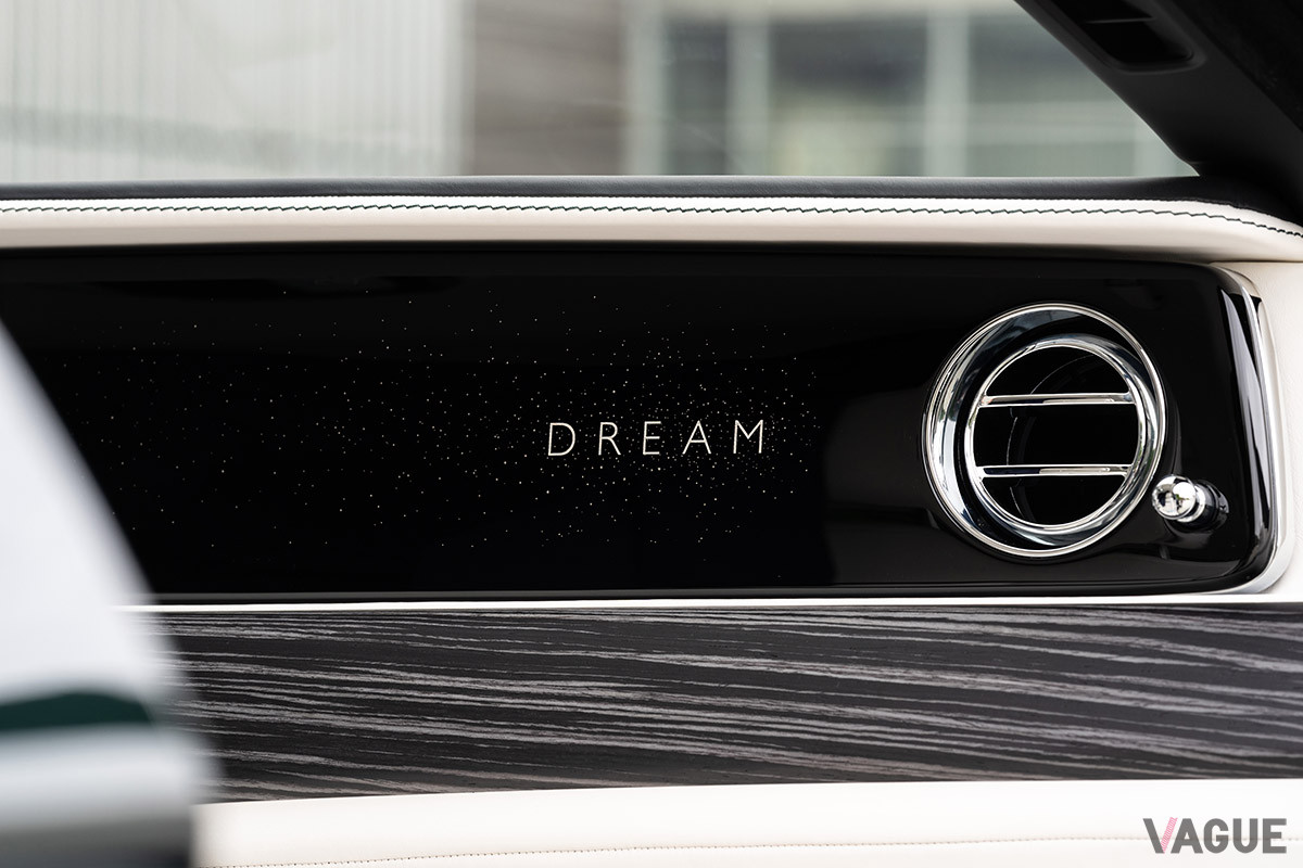 DREAM GHOSTは、イルミネーションフェイシアの刻まれる文字を「GHOST」ではなく「DREAM」に変更されている