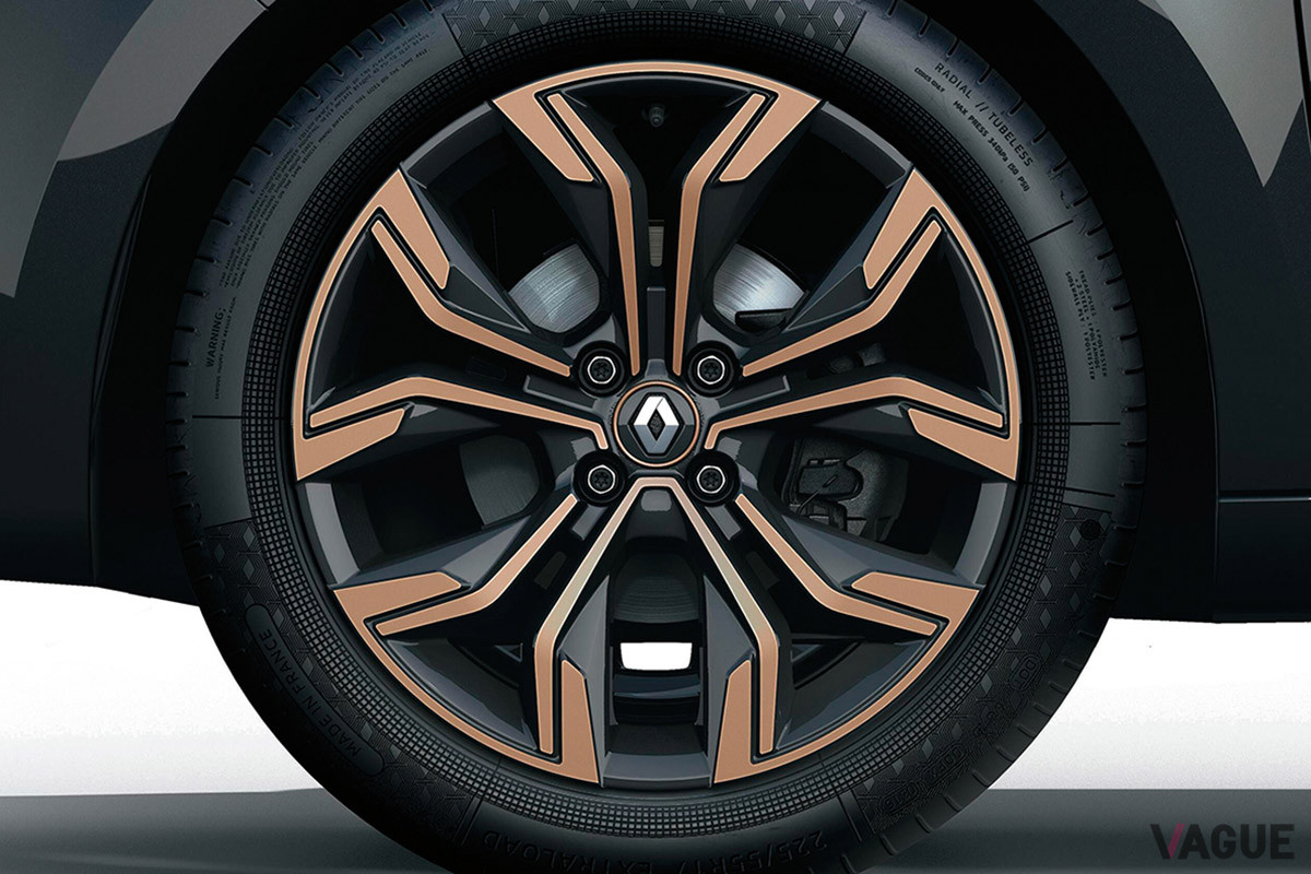 専用ブラスカラーに仕立てられた「ホイール」