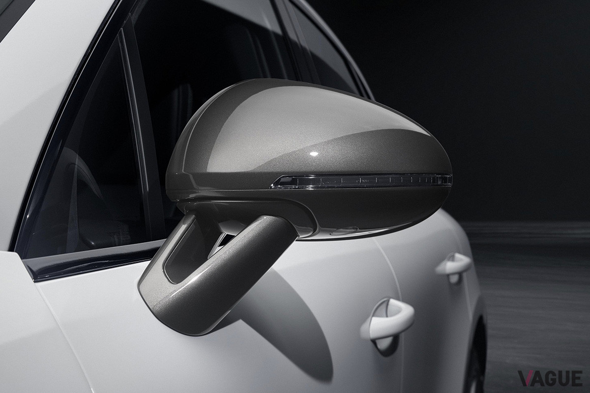 エクステリアミラーは専用のコントラストカラーとなる