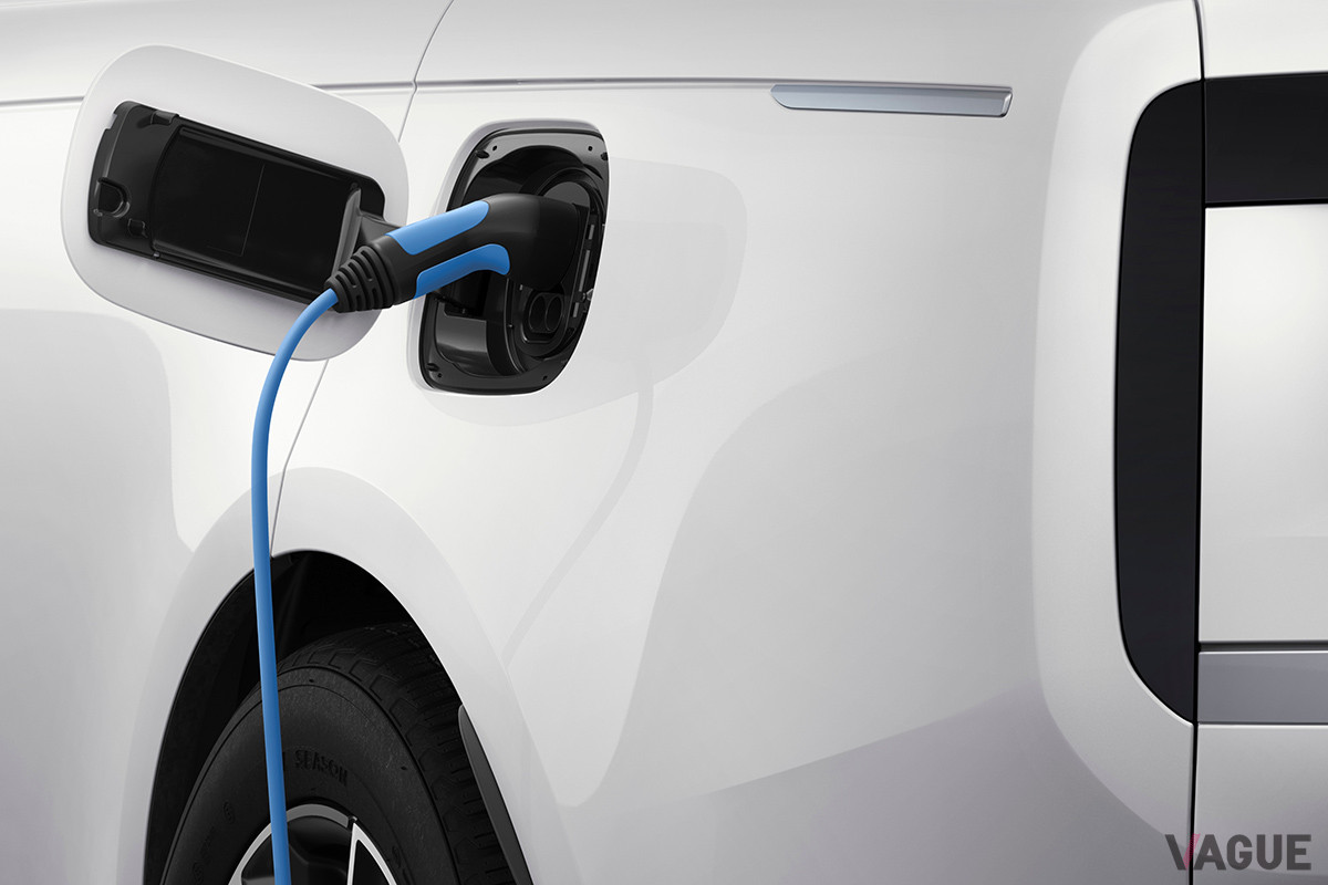 充電口は車両左に設置される。急速充電では60分未満で80%まで、普通充電では5時間で0→100%の充電が可能だ（C）Jaguar Land Rover