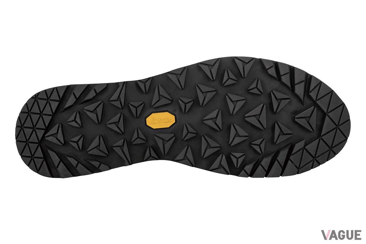 路面状況にかかわらず、圧倒的なグリップ力を発揮する“Vibramメガグリップ”をアウトソールに採用