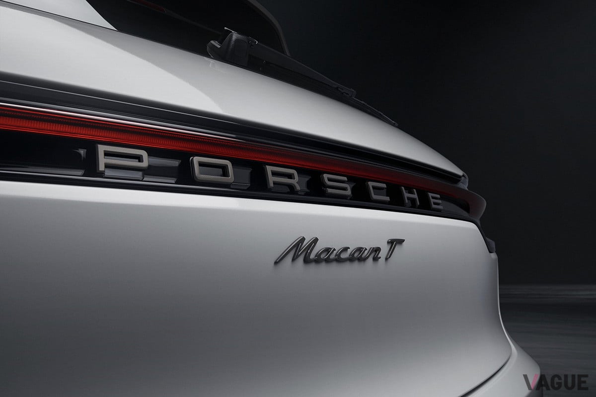 リアのレターロゴは専用のコントラストカラーとなる