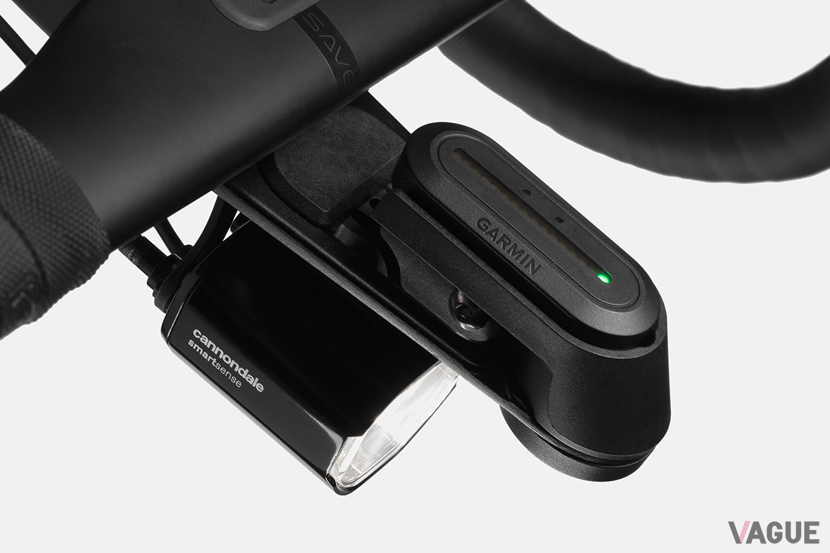 スマートセンスに対応したレザイン製のフロントライト。光量は350ルーメンで防水性能はIPX7相当