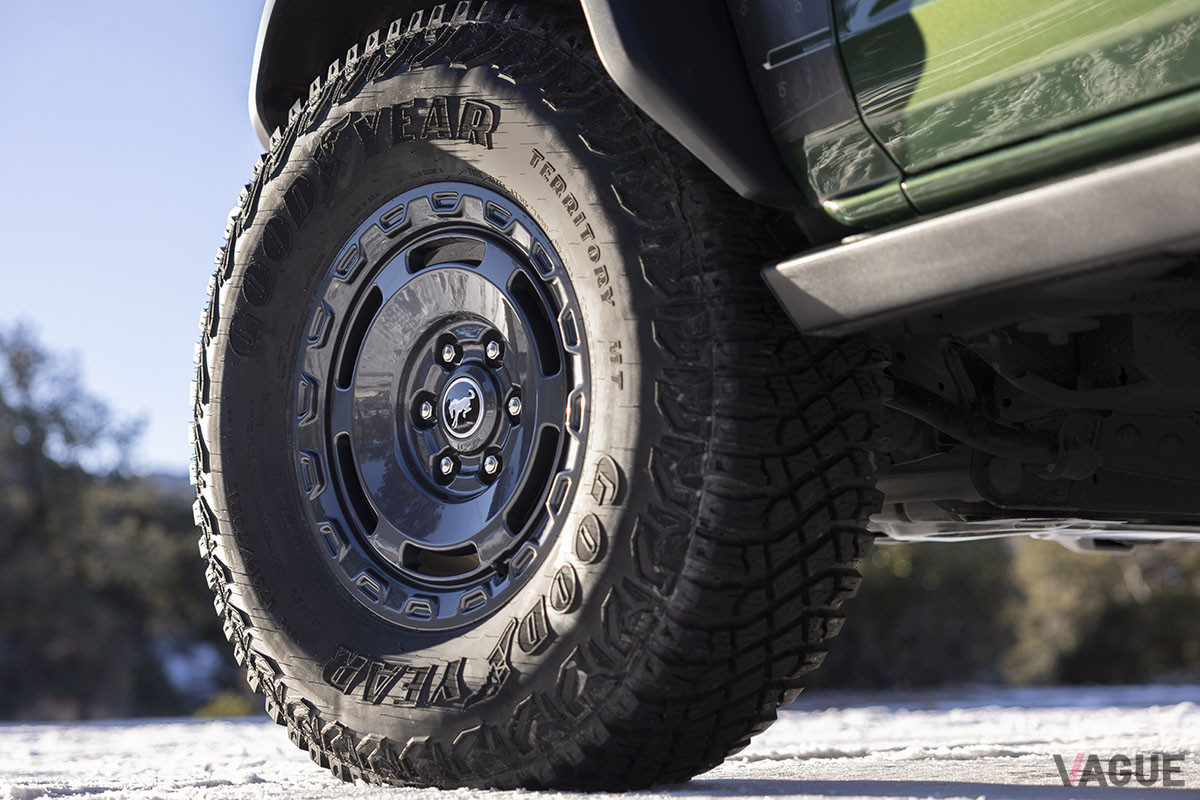 17インチホイールに組合わされるのは、業界最大クラスの35インチオフロードタイヤ（C）Ford Motor Company