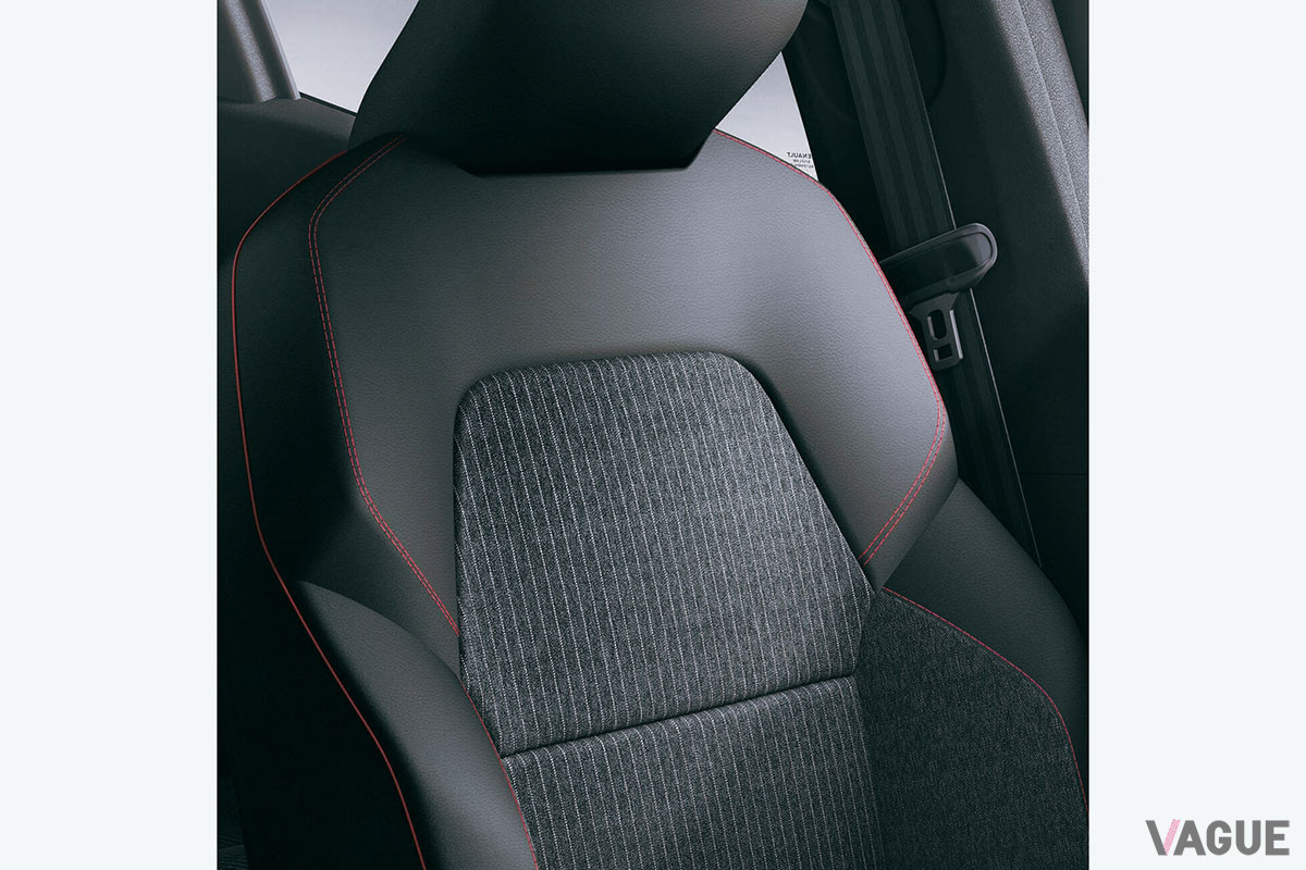 専用ブラスカラーアクセントで仕上げられた「シートパイピング」、「シートステッチ」