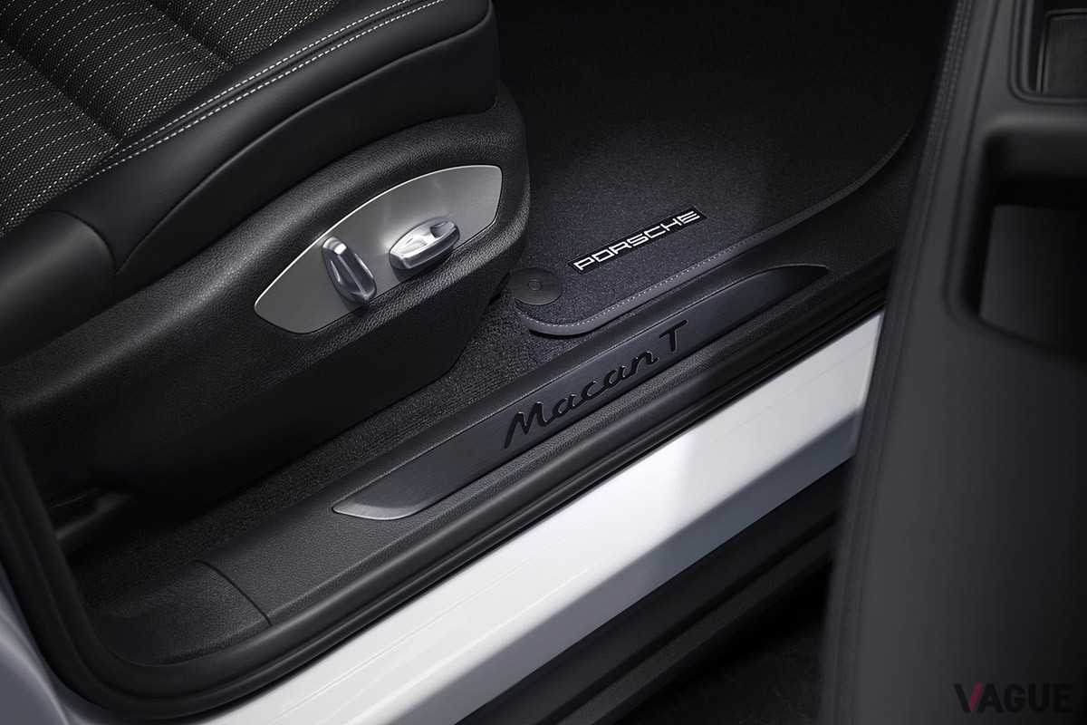 サイドステップには“Macan T”のロゴがあしらわれる