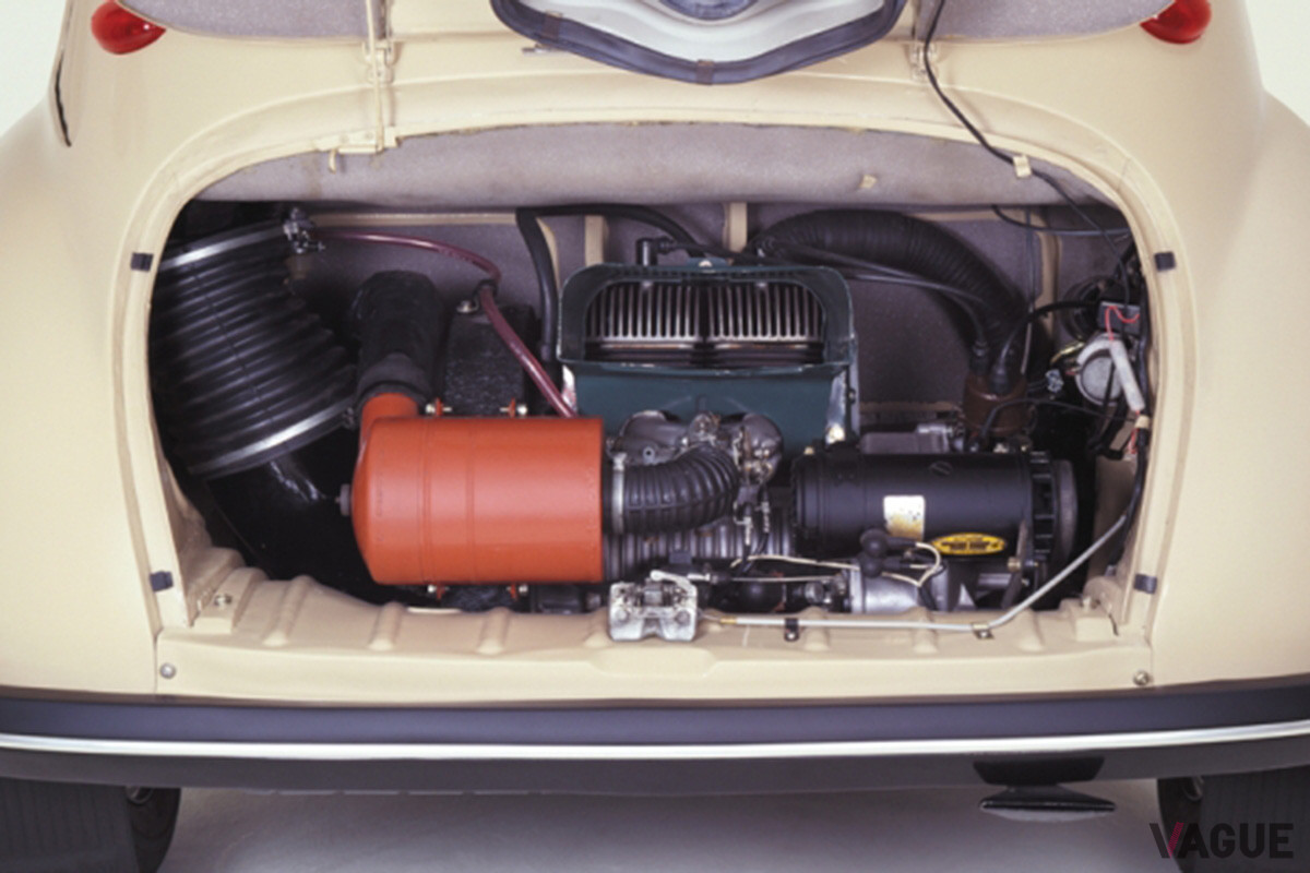 エンジン位置も駆動輪もリアのRRレイアウトを採用。さらにドアを観音開きにするなど、クラシックコンパクトならではのパッケージングとなっている（C）SUBARU