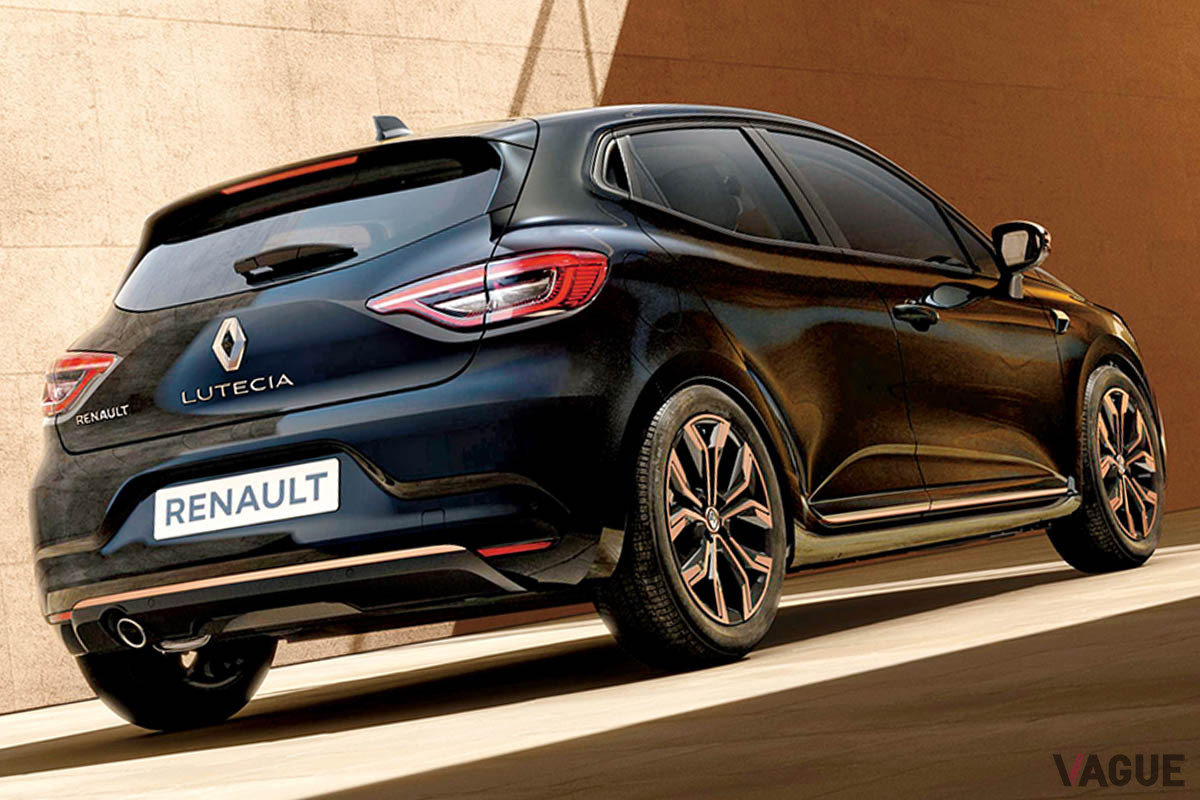 「リアバンパーフィニッシャー」と「サイドプロテクションモールフィニッシャー」は専用ブラスカラーで仕上げられている