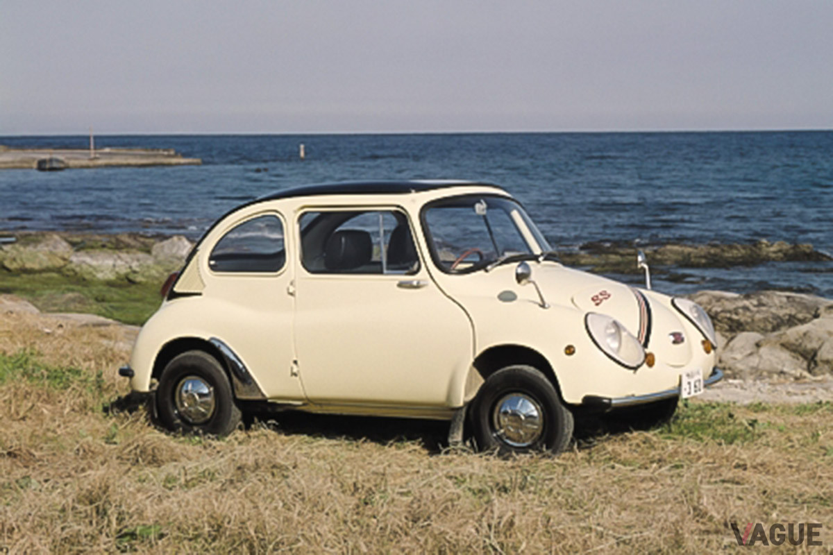 1968年に発売されたスバル360ヤングSS。ストライプ入りボンネットやバケットタイプのシートが装備されたスポーツモデルだが、販売期間は10か月と短かった（C）SUBARU