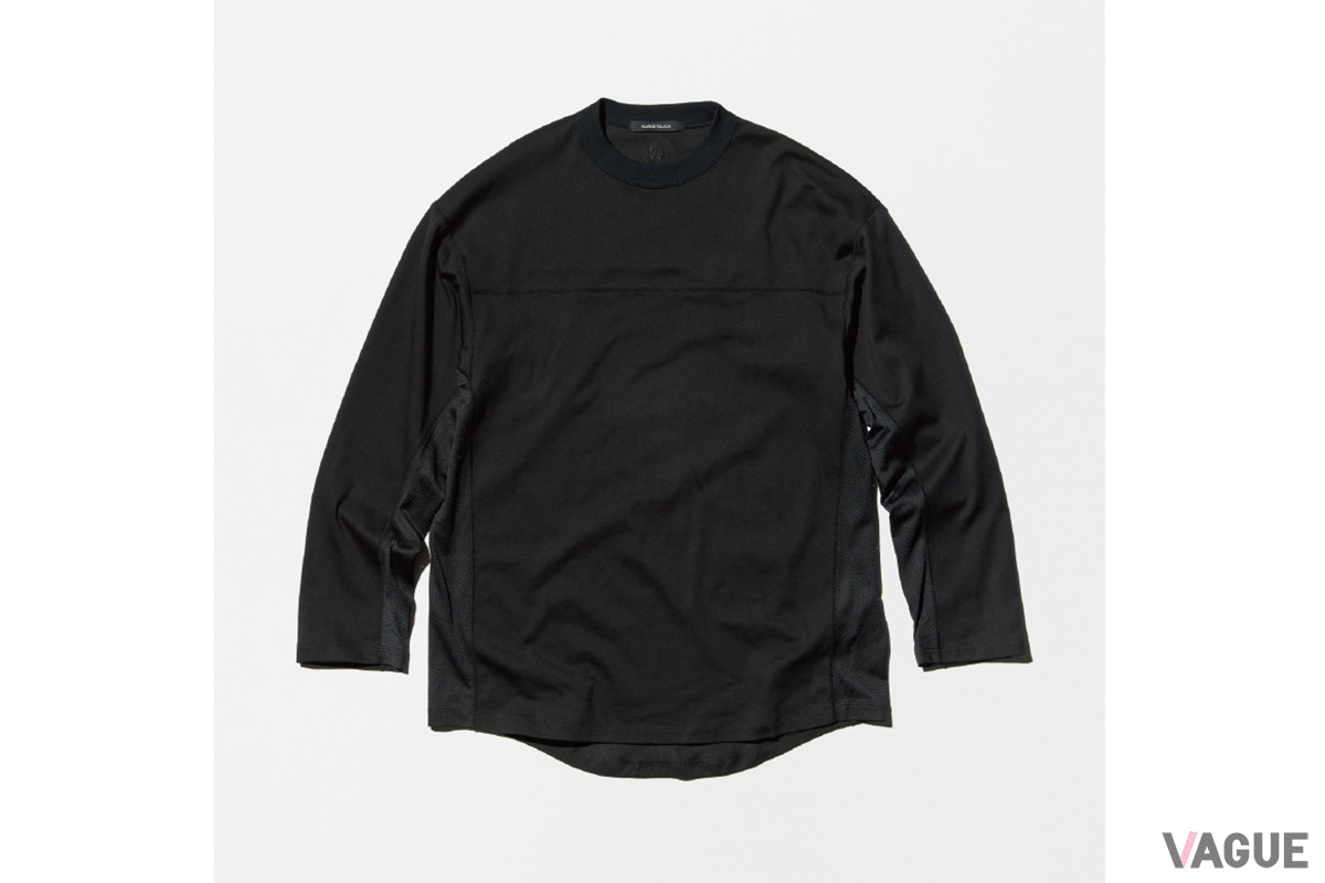 長袖Tシャツの「COTTON PLATING LONG T-SHIRT」は、構造線をメロー縫いにすることで縫い代が肌にあたらず、快適な着心地を実現している