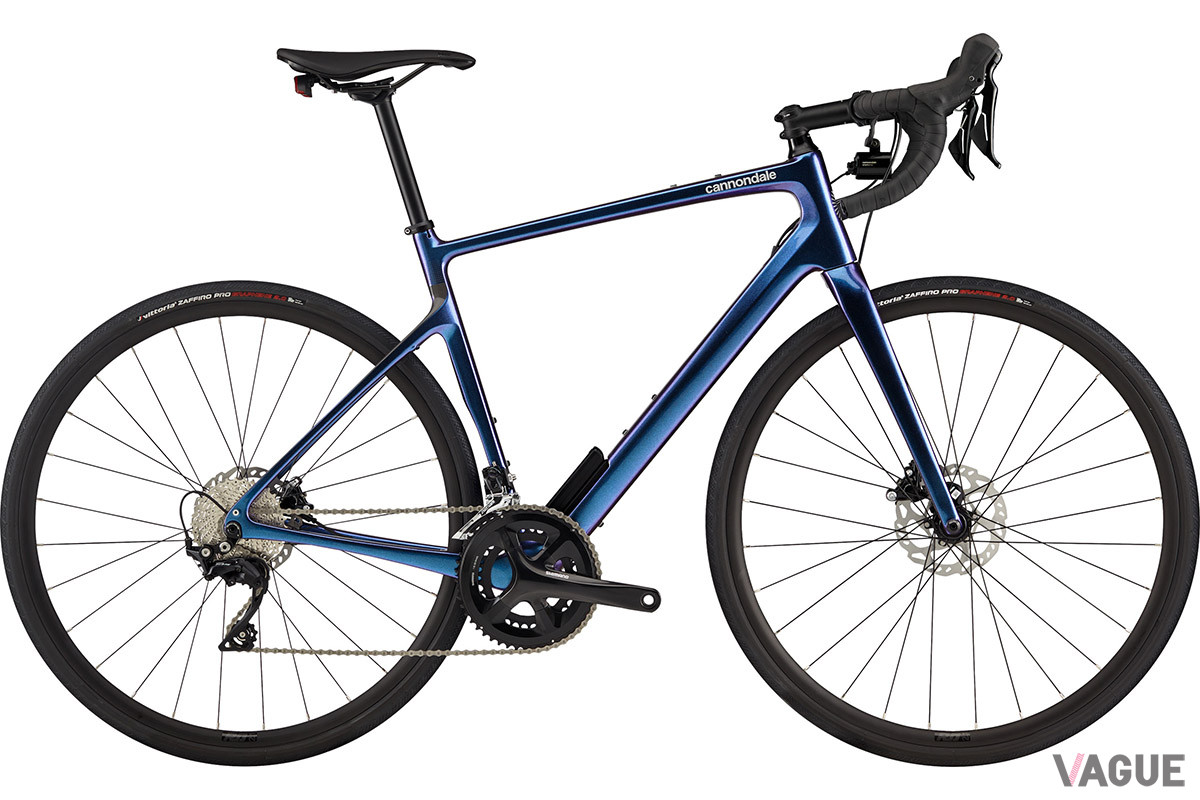 「Synapse Carbon 3 L」は2種類のカラバリを展開。写真はパープルヘイズ
