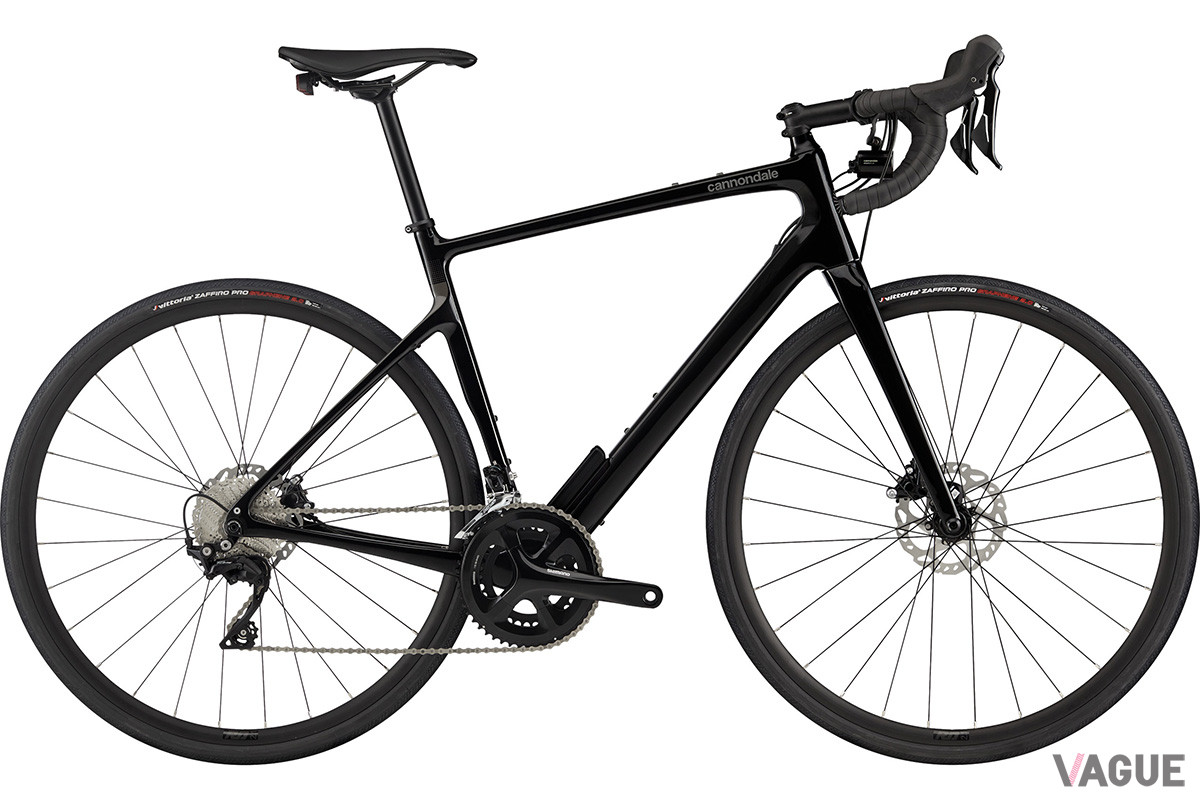 写真の「Synapse Carbon 3 L」のカラーはブラック