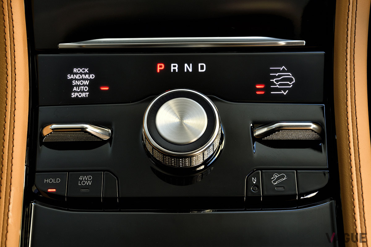 セレクテレインシステムは、「ROCK」「SAND／MUD」「SNOW」「AUTO」「SPORT」の5モードから選択