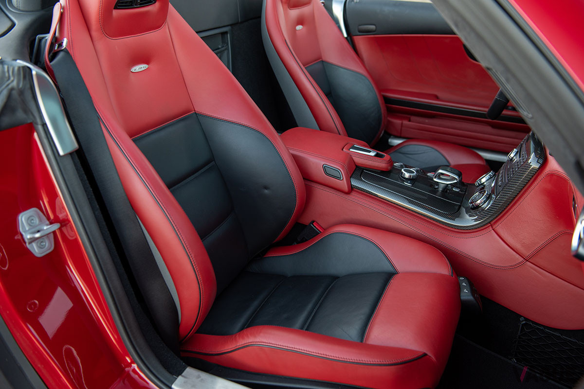 15万1200ドル（邦貨換算約1740万円）で落札されたメルセデスAMG「SLSロードスター」（C）2021 Courtesy of RM Sotheby's